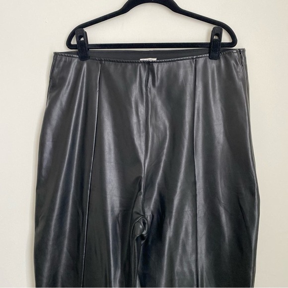 abercrombie & fitch - vegan leather split hem slim flare pant bottoms high-rise - Picture 3 of 8